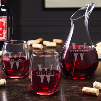 https://images.homewetbar.com/media/catalog/product/7/7/7790-oakmont-wine-decanter-and-glass-set_1.jpg?store=default&image-type=image&tr=w-330