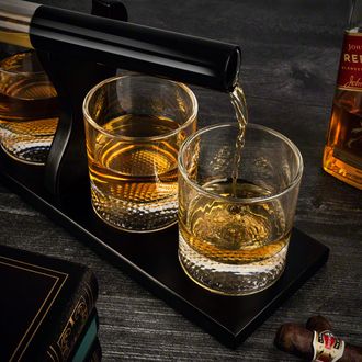 https://images.homewetbar.com/media/catalog/product/g/o/golf-club-whiskey-decanter-and-4-liquor-glasses-s_10611.jpg?store=default&image-type=image&tr=w-330