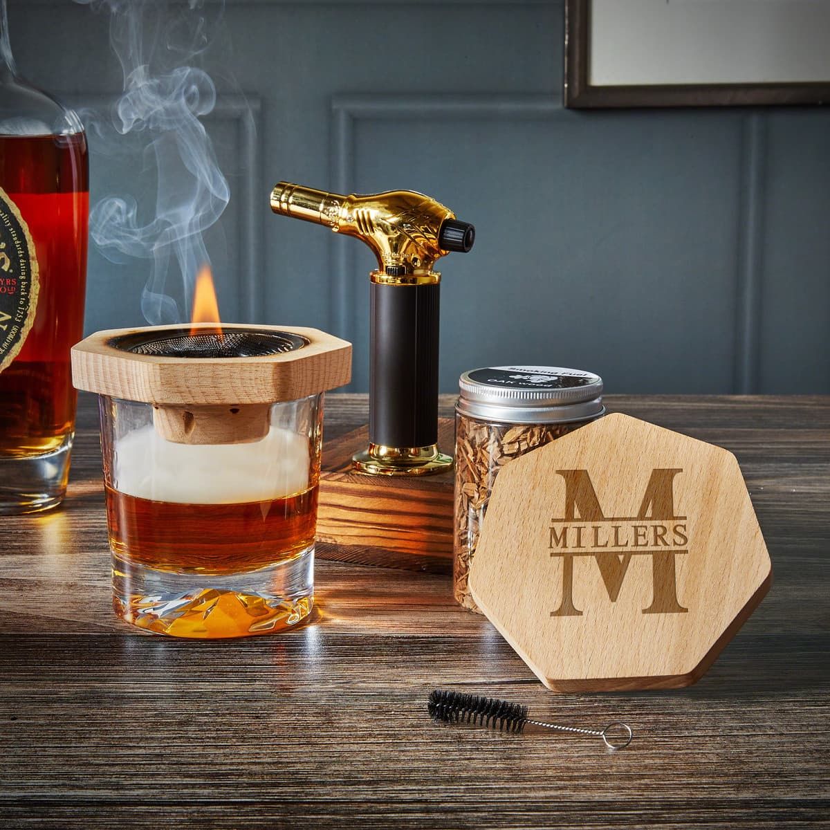 Whiskey Cocktail Smoker Kit, Ogednac Old Fashioned Smoker Kit with Torch, 4 Flavors Wood Chips, Groomsmen Wedding Gifts for Bourbon lovers, Drink