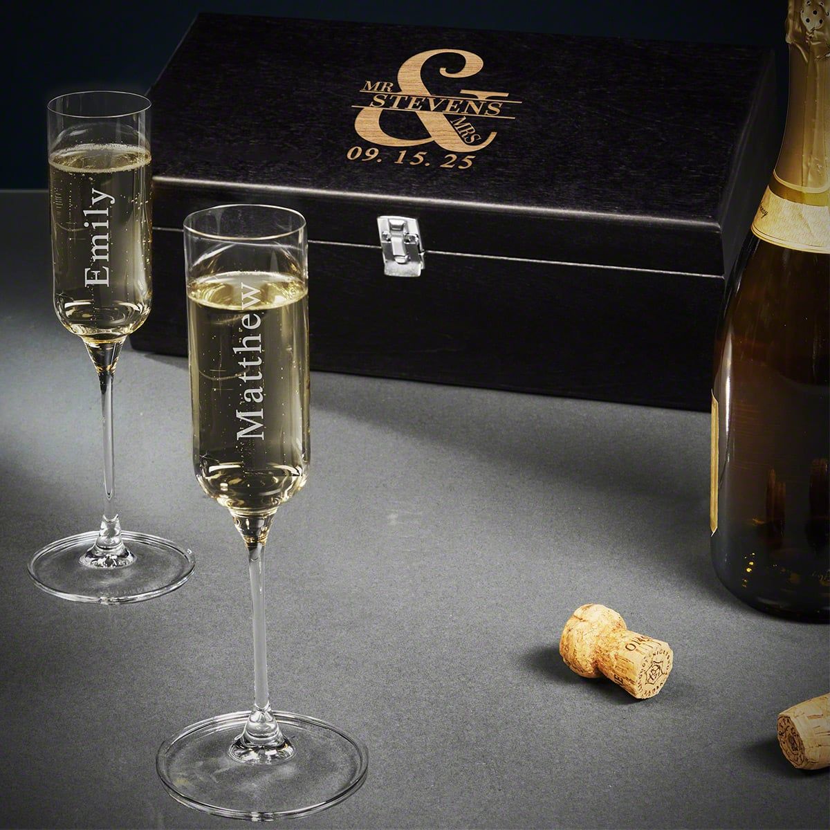 https://images.homewetbar.com/media/catalog/product/l/o/love-and-marriage-premium-champagne-black-gift-set-p_9100.jpg?store=default&image-type=image