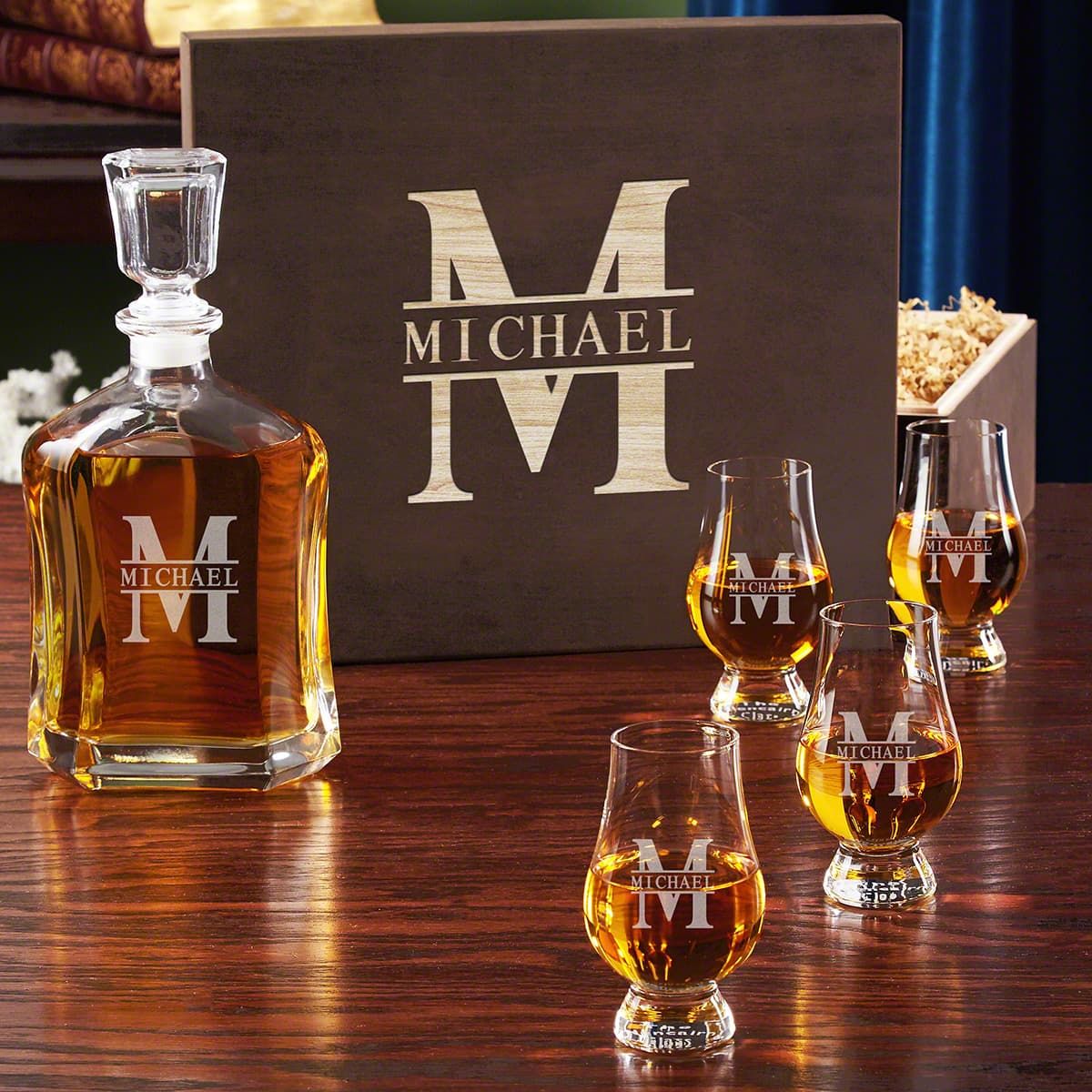 https://images.homewetbar.com/media/catalog/product/o/a/oakmont-personalized-whiskey-decanter-set-with-gift-box-p_10341.jpg?store=default&image-type=image