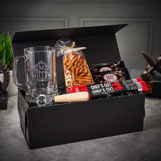 https://images.homewetbar.com/media/catalog/product/p/e/personalized-beer-gift-set-with-beer-mug-and-snacks-hamilton-s_10791.jpg?store=default&image-type=image&tr=w-330