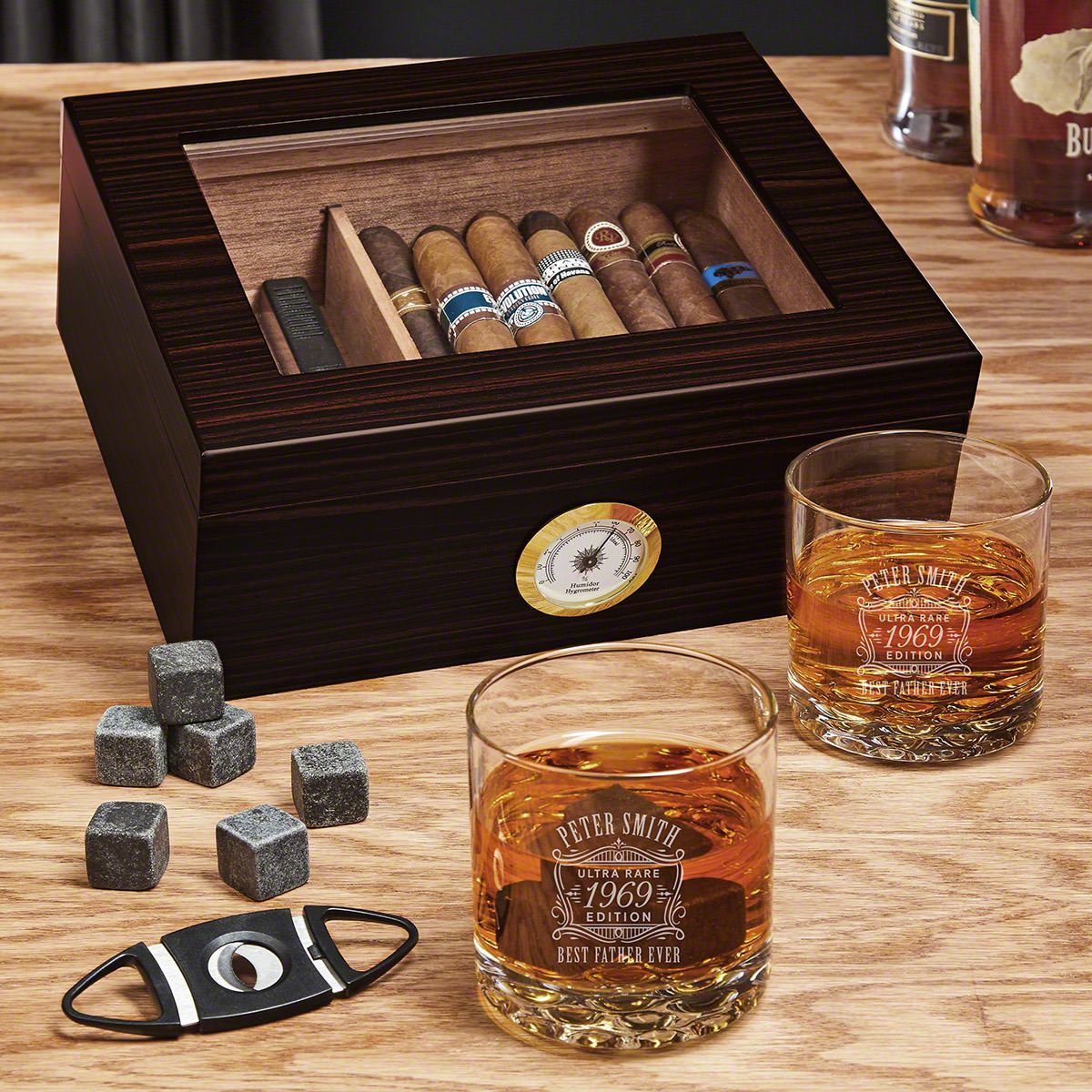 fotoelektrisk Bred rækkevidde Dæmon Ultra Rare Engraved Whiskey and Cigar Gift Set with Spanish Cedar Humidor