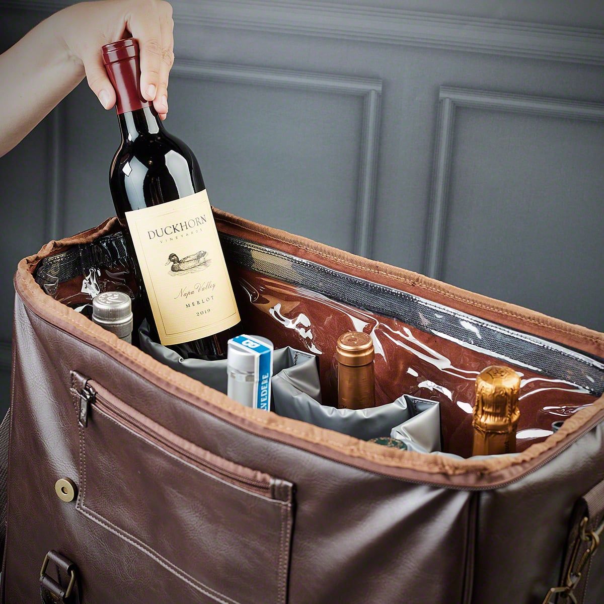 https://images.homewetbar.com/media/catalog/product/w/e/weekender-bag-6-bottle-travel-wine-carrier-insulated-wine-bag-out-10886.jpg?store=default&image-type=image